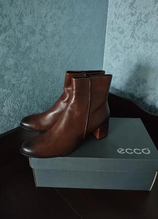 Красивые сапоги из натуральной кожи ,бренд ecco