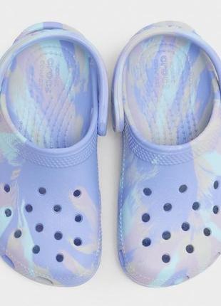 Crocs. оригінал. в'єтнам. клоги crocs у принті тай дай
