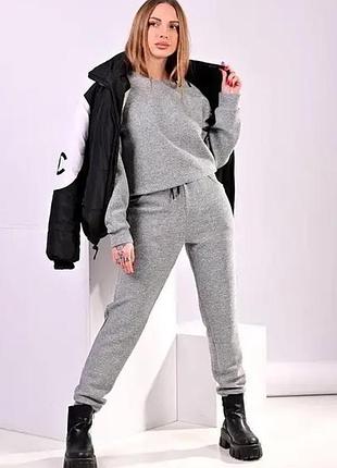 Костюм жіночий