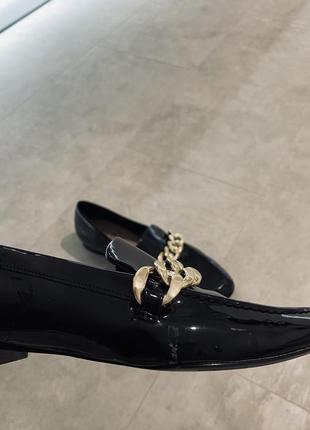 Zara zara  в наличии женские zara туфли лоферы лаковые размер 38/ 37 лаковые балетки с цепкой цепочкой6 фото