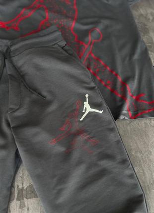 Мужской летний костюм jordan футболка + штаны серый с красным комплект джордан на лето (b)3 фото