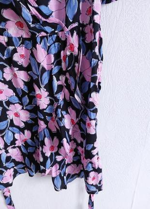 Штапельное платье на запах в цветочный принт3 фото