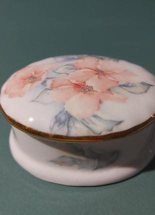 Винтажная шкатулка от fine bone china.