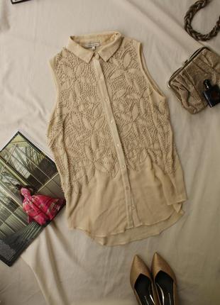 Нарядная полупрозрачная блуза украшена бусинами от ri