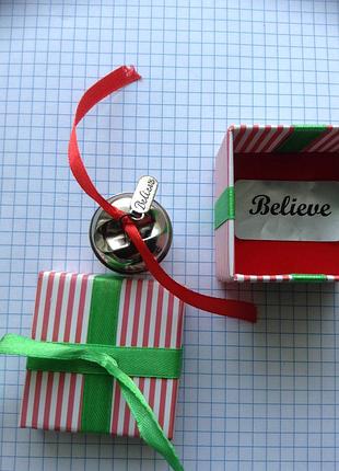 Подарочный звенящий колокольчик в коробке.