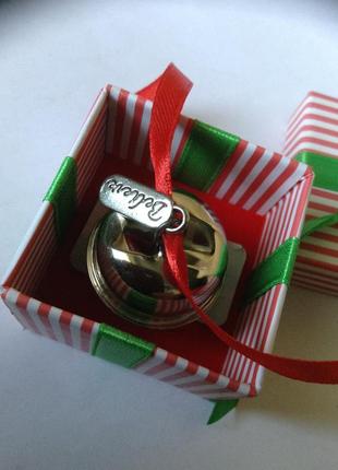 Подарочный звенящий колокольчик в коробке.