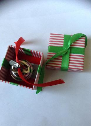 Подарочный звенящий колокольчик в коробке.