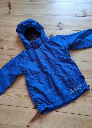 Классная спортивная куртка, которая ничего не боится.