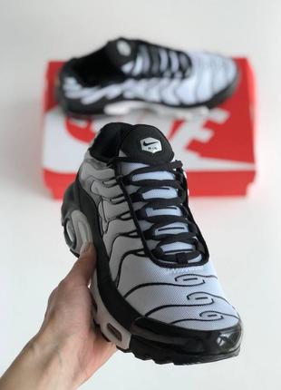 Топ! кросівки nike air max tn plus black white4 фото