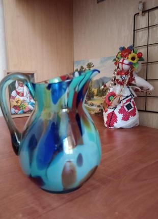 Стеклянная давняя каравка цветное стекло кушин кувшин синий сср винтаж ваза резинное стекло резинная техника vintage2 фото