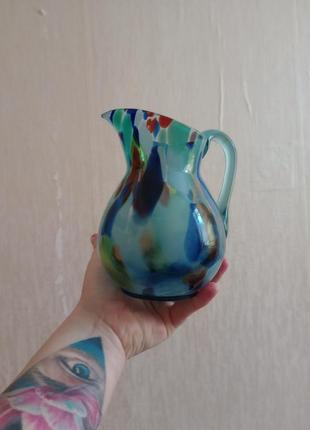 Стеклянная давняя каравка цветное стекло кушин кувшин синий сср винтаж ваза резинное стекло резинная техника vintage5 фото