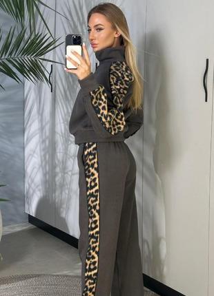 Костюм з леопардовими принтом