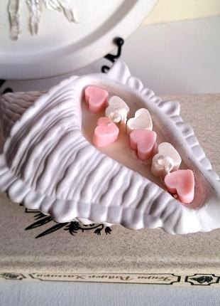 Велика соєва свічка "мушля з сердечками", поданунок коханій3 фото