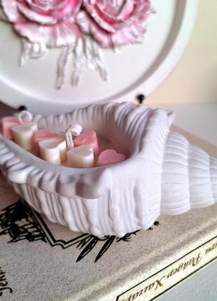 Велика соєва свічка "мушля з сердечками", поданунок коханій9 фото