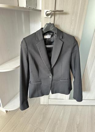 Пиджак женский 40р mango