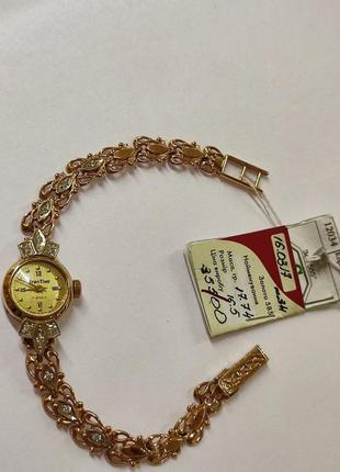 Жіночий золотий годинник з ажурним браслетом з цирконами (17.74)