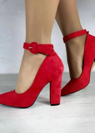 Красные женские туфли с ремешком2 фото