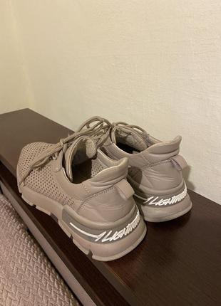 Кожаные кроссовки