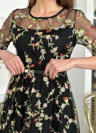 Ошатна сукня із вишитими квітками , сукня міді з вишитими квітами , вечірня сукня / мод 03132 фото