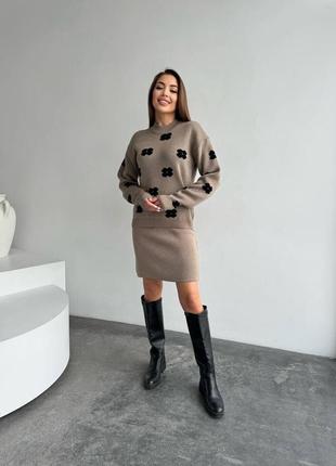 Костюм зі спідницею