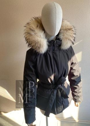 Жіноча зимова куртка в хакі кольорі з натуральним хутром фінського єнота, 42-54 розміри4 фото