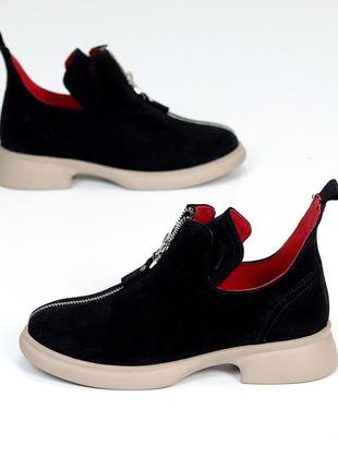 Дизайнерські чорні замшеві туфлі на блискавці, натуральна замша на бежевій підошві