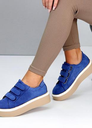 Яскраві замшеві сині кеди на липучках у стилі спорт-шик