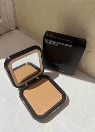 Компактная основа под макияж kiko milano 7.5 gold instamoisture powder