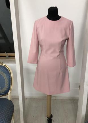 Короткое розовое платье для вечерних коктелей и романтических вечеров