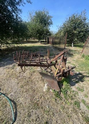 Плуг для орания поля