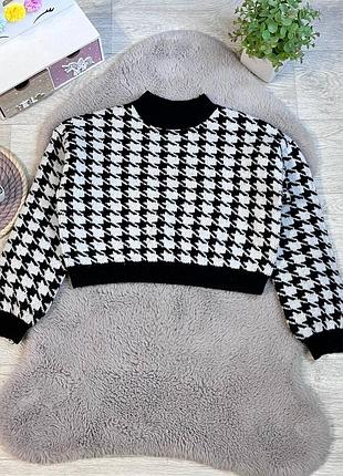 Стильный свитер состояния отличный