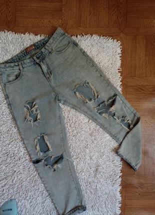 Рваные джинсы бойфренды голубые светлые6 фото