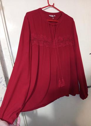 Натуральная вишнёвая блузка-распашонка с кружевами и кистями батал kappahl