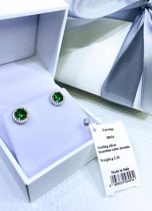 Серебряные серьги сережки пусетты гвоздики круг с зеленым камнем классическое серебро проба 925 новое с биркой