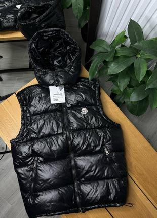 Топовый жилет moncler