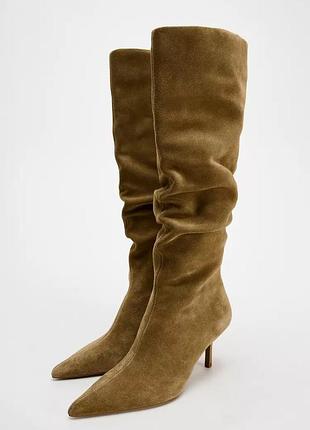 Замшевые бежевые сапоги с сборками zara new
