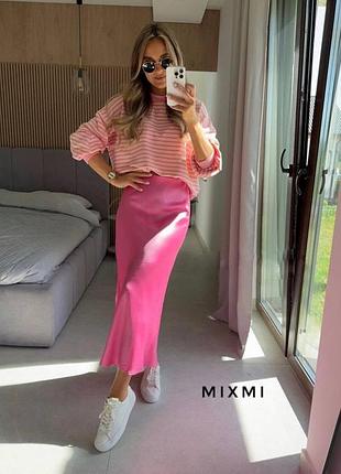 Жіночий весняний якісний костюм двійка оверсайз батнік у смужку та довга шовкова спідниця