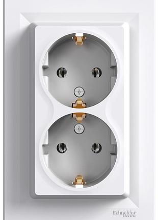Розетка с заземлением двойная белая asfora schneider
