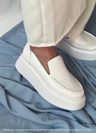 Лоферы из натуральной кожи без подклада 
очень мягкие 
подошва 4,5 см 
натуральная кожа