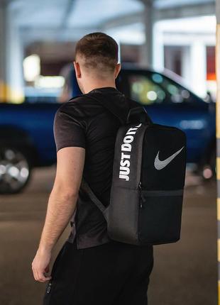 Мужской рюкзак молодежный спортивный плотный для парня городской непромокаемый повседневный черный nike4 фото