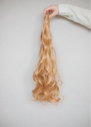 Светлые тепло русые волнистые длинные накладные волосы на заколках комплект2 фото