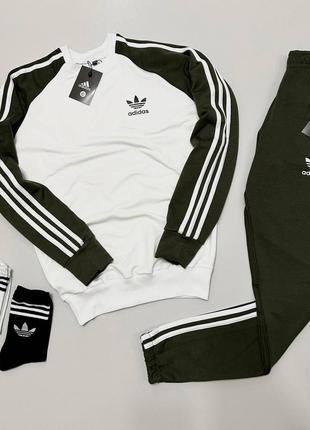 Чоловічий костюм adidas , світшот штани 2 пари шкарпеток у подарунок3 фото