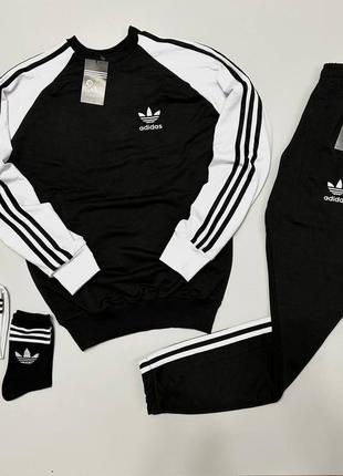 Чоловічий костюм adidas , світшот штани 2 пари шкарпеток у подарунок