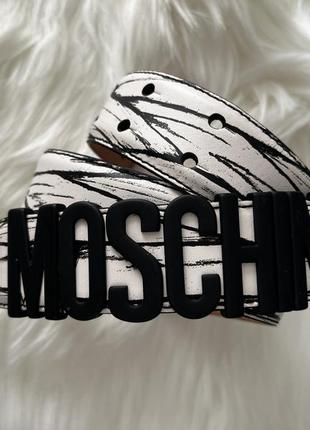 Роскошный кожаный ремень от бренда moschino, оригинал!