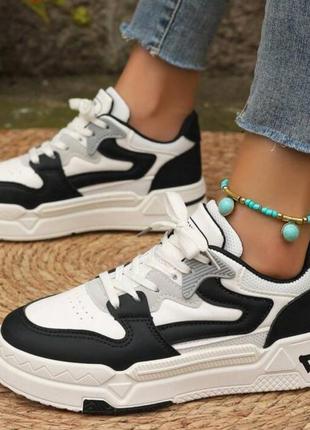 Кроссовки женские