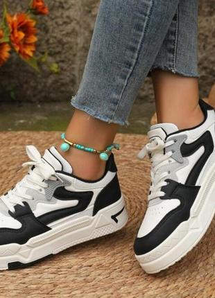 Кроссовки женские