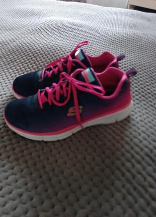 Кроссовки женские