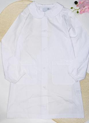 Платя- халат білого кольору на гудзиках, з карманчиками, з білим комірцем. бренд: ovs розмір: 📌 1402 фото
