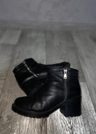 Шкіряні черевики ботильйони