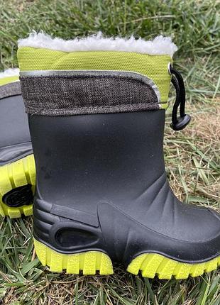 Теплі резинові чобітки на штучному хутрі для малюків.